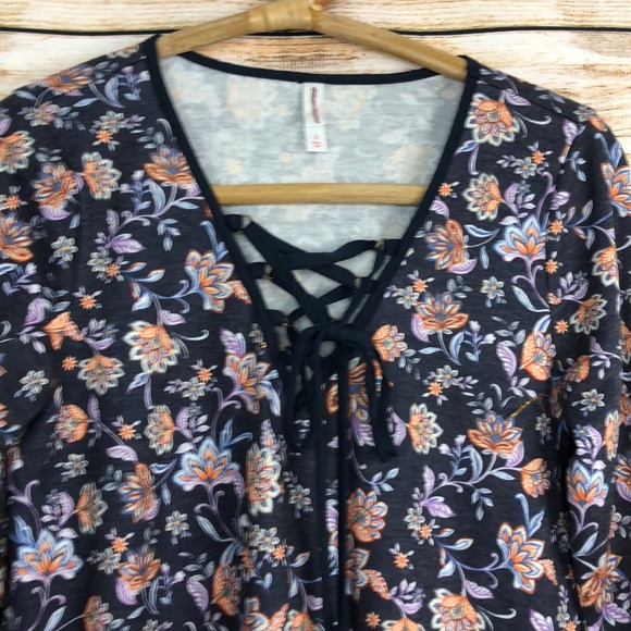 Cute top - Picture 2 of 3